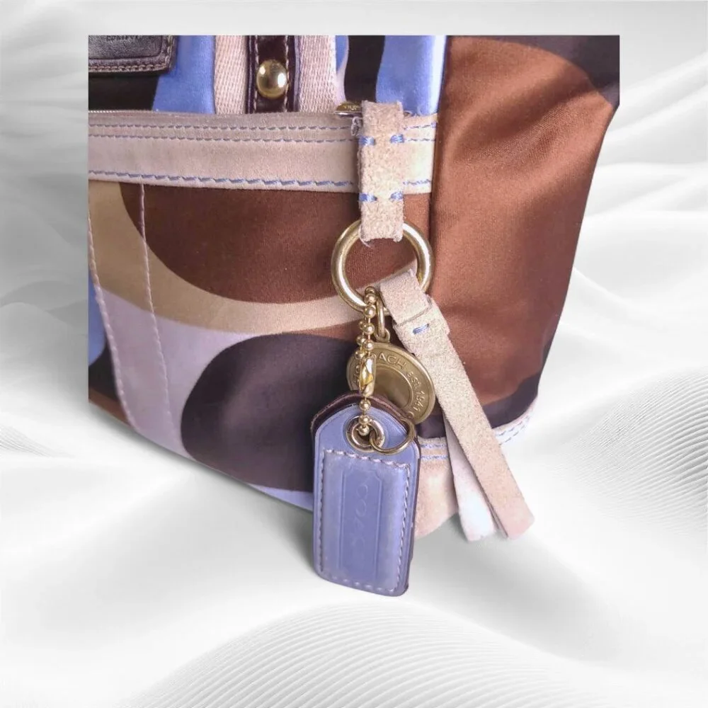 Vintage COACH Hamptons Bag in Scarf Print and matching Wristlet Set - Picture 4 of 15
